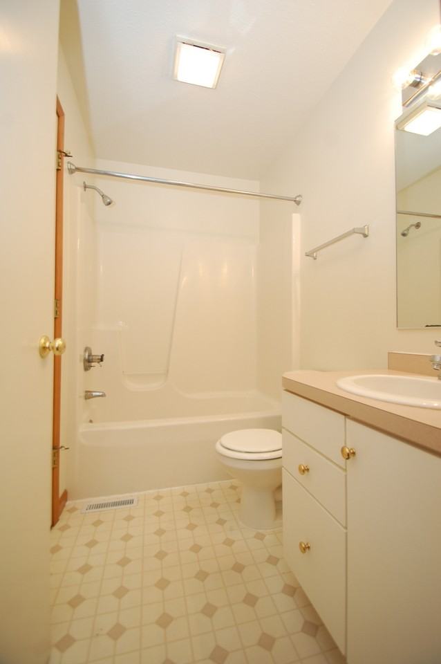527 S Silverwood Ln #B - Photo 6 of 10