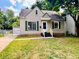 featured image of 8606 Rosewood Ave