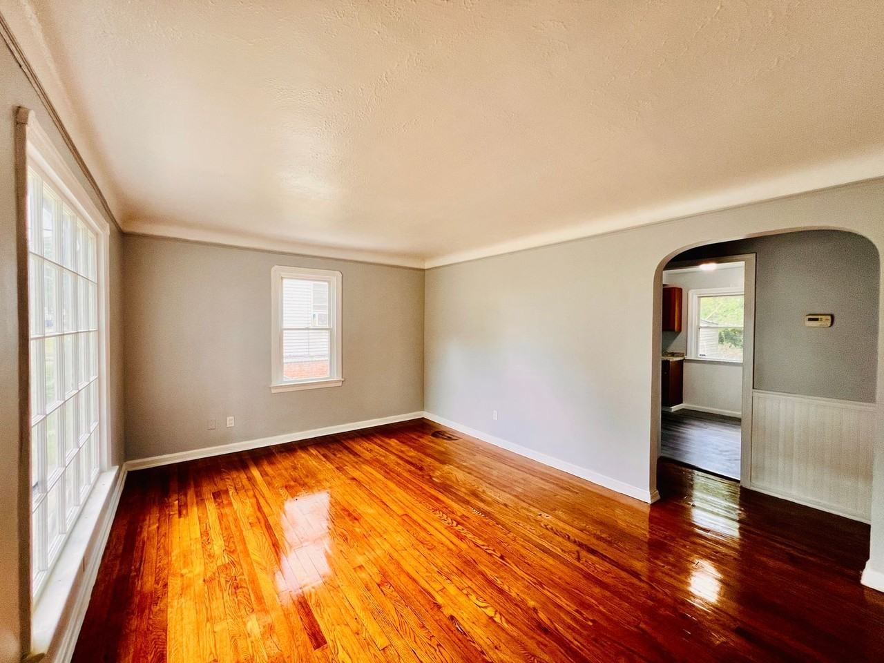 8606 Rosewood Ave - Photo 2 of 18