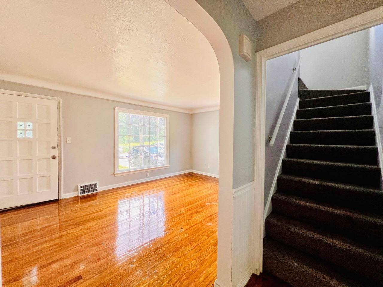 8606 Rosewood Ave - Photo 4 of 18