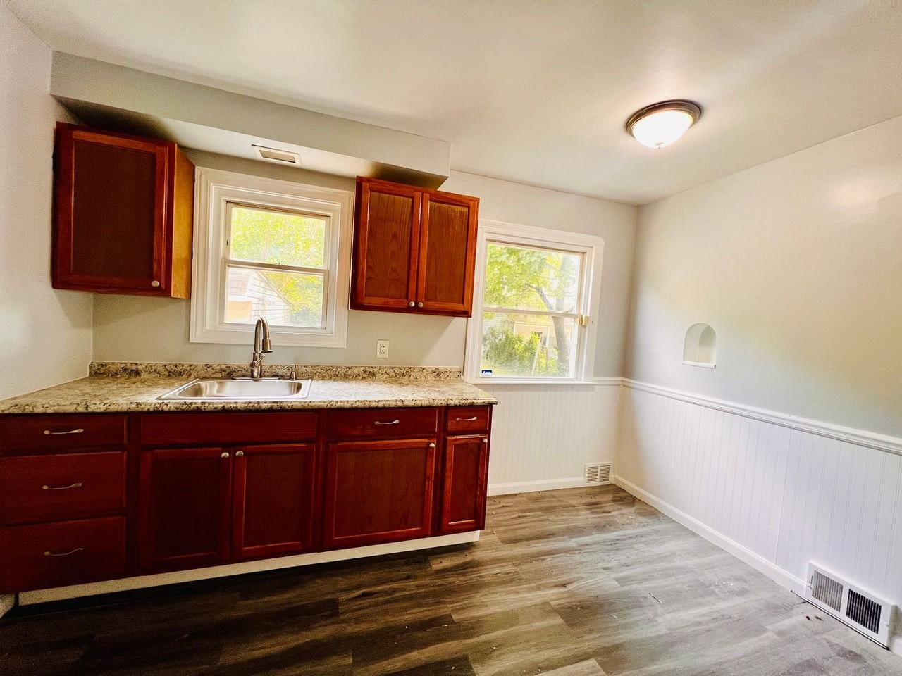 8606 Rosewood Ave - Photo 7 of 18