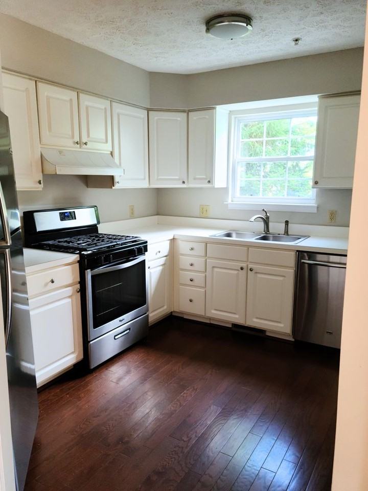 2154 Bristol Dr - Photo 3 of 14