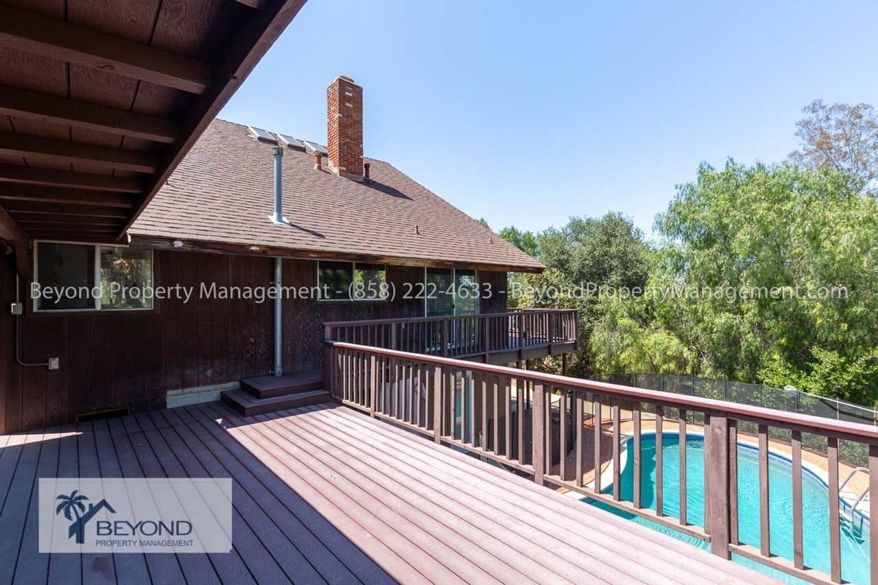 9371 Riverview Ave - Photo 2 of 29