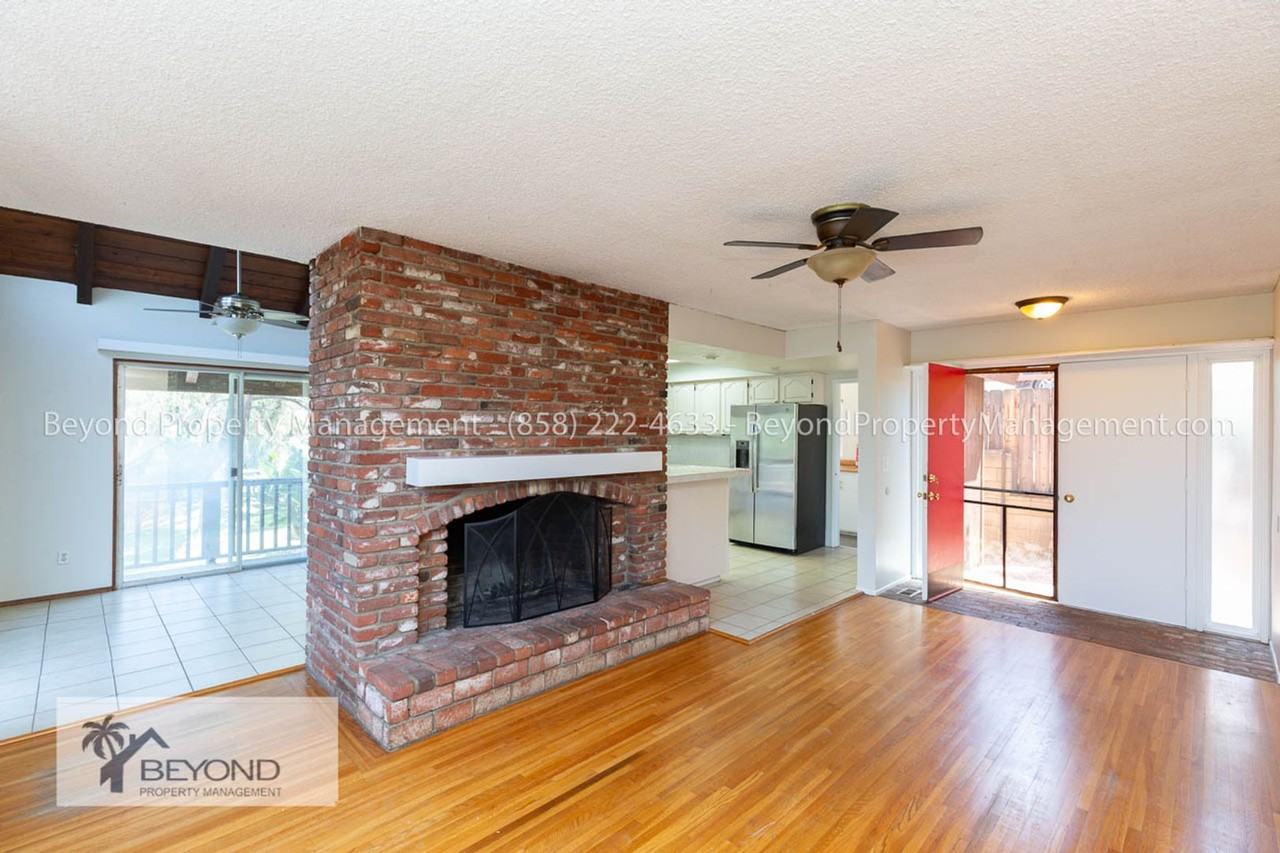 9371 Riverview Ave - Photo 3 of 29