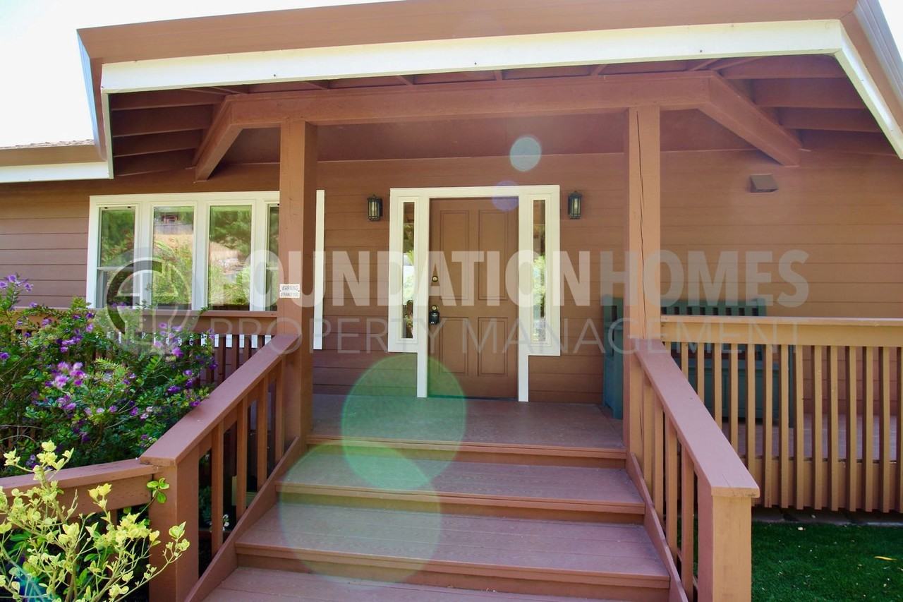 817 Ridge View Dr - Photo 3 of 30