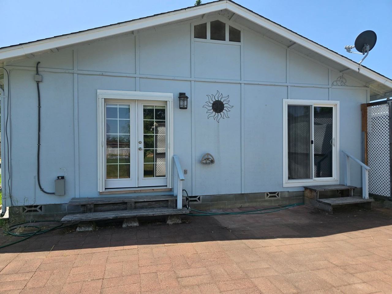 2368 Redwood Ave - Photo 2 of 22