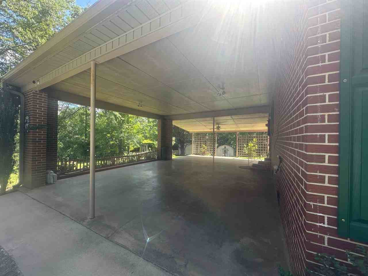 172 Whiten Dr - Photo 3 of 36