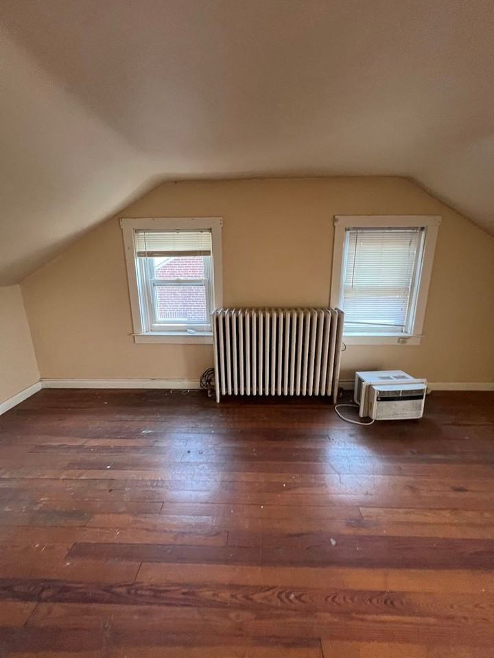 1513 Linden St - Photo 3 of 7