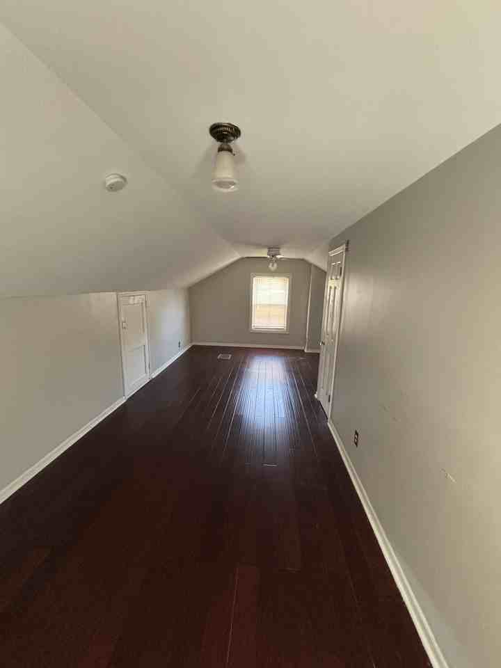 1960 Country Club Dr #NA - Photo 5 of 17
