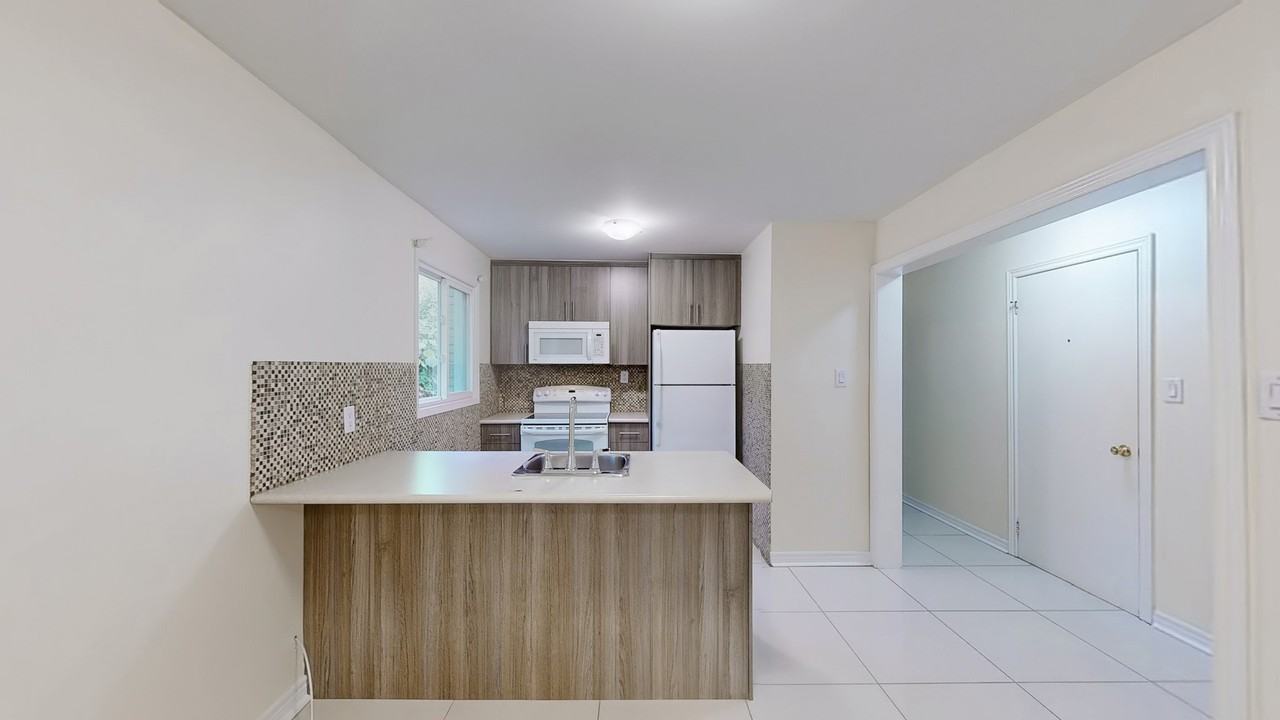 Bathurst St & Farrell Ave - Photo 2 of 22