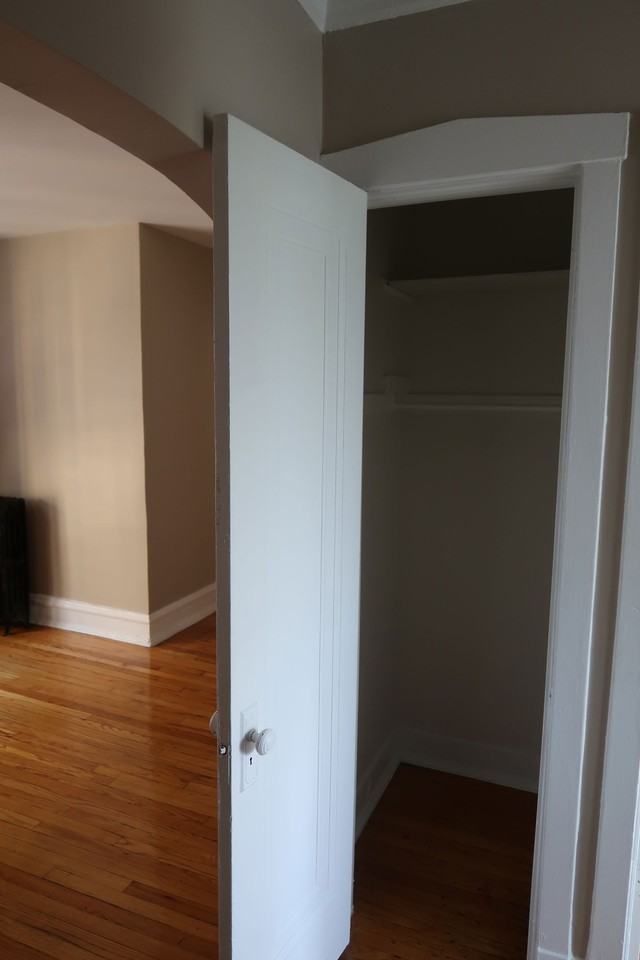 6372 N Hermitage Ave - Photo 3 of 8