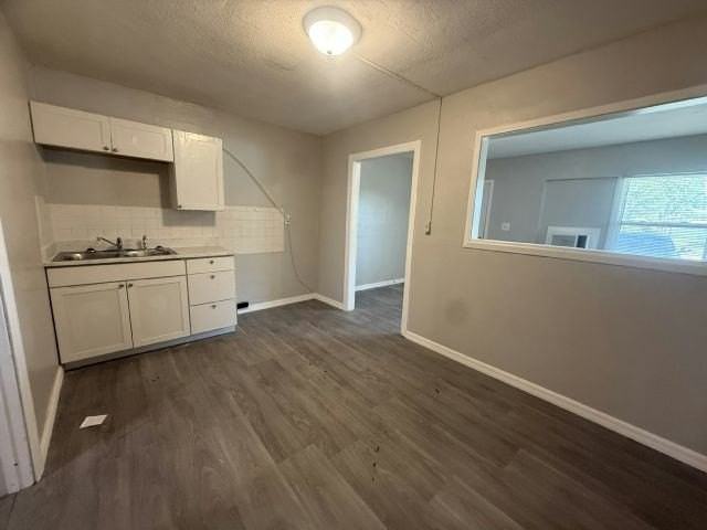 10632 106th Ave Apt 12 #12 - Photo 2 of 7