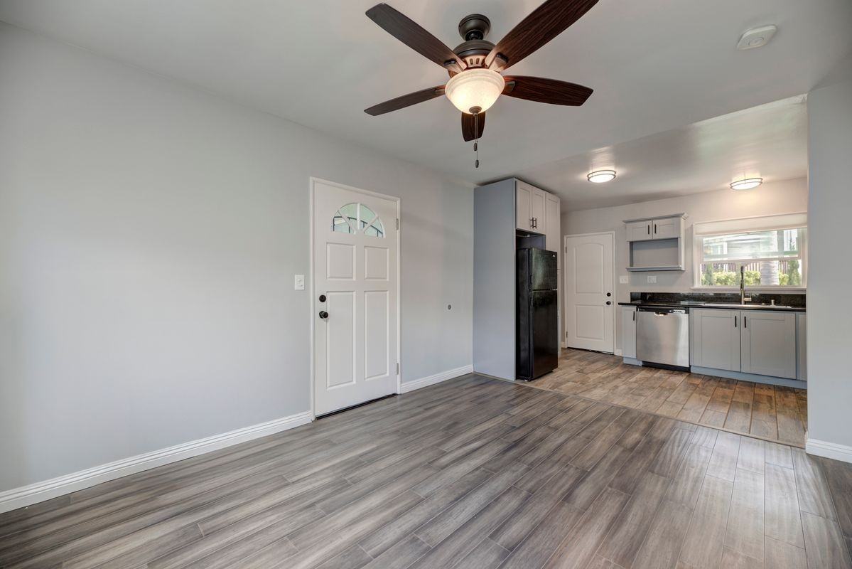 1048 4th St - Photo 5 of 37