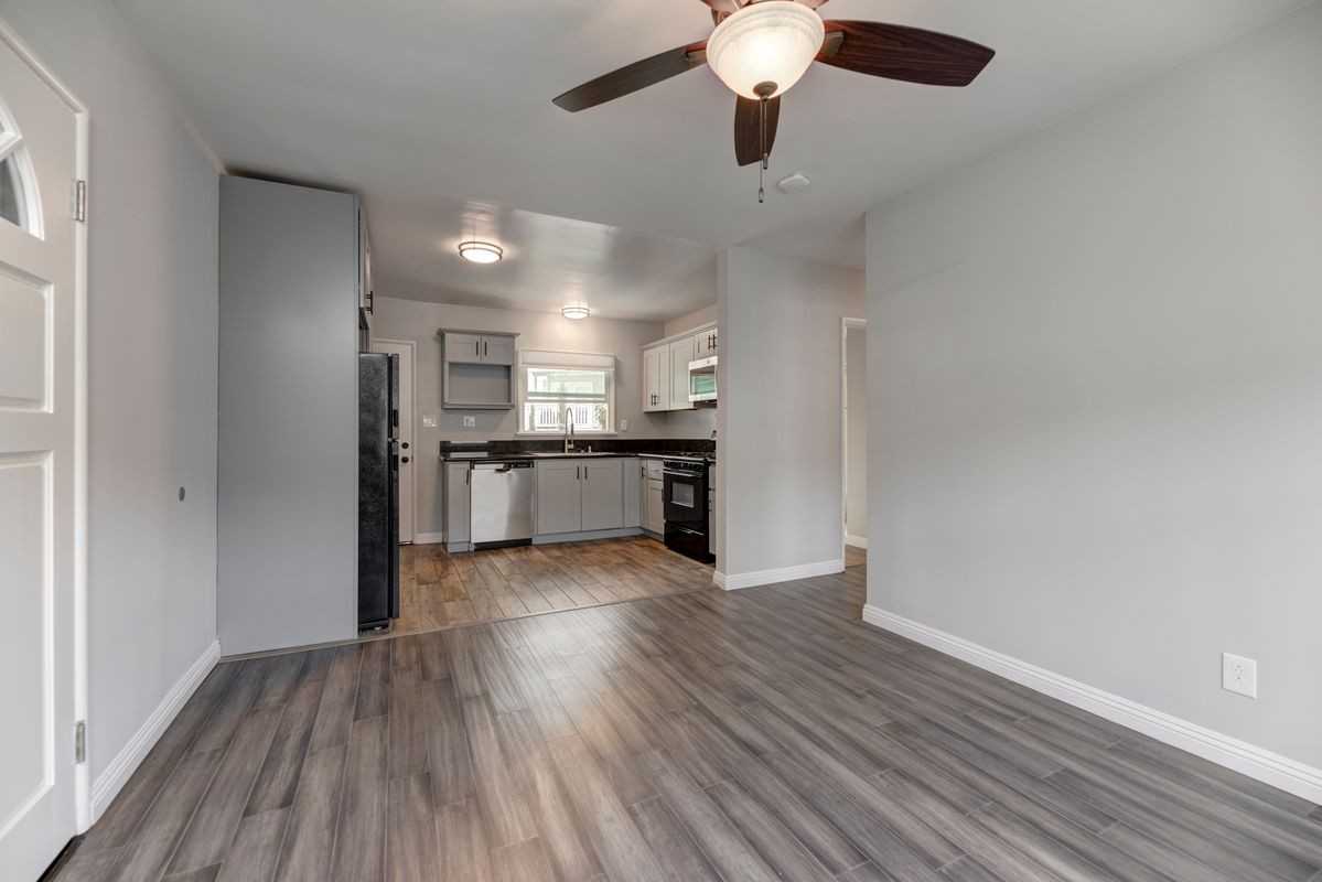 1048 4th St - Photo 6 of 37