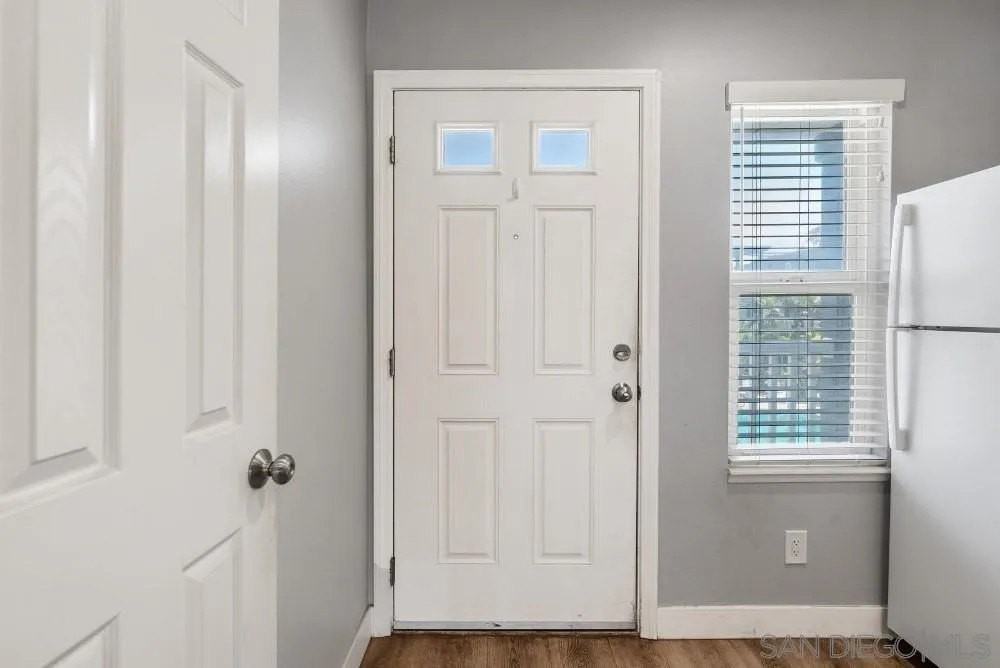 1111 Seacoast Dr - Photo 4 of 30