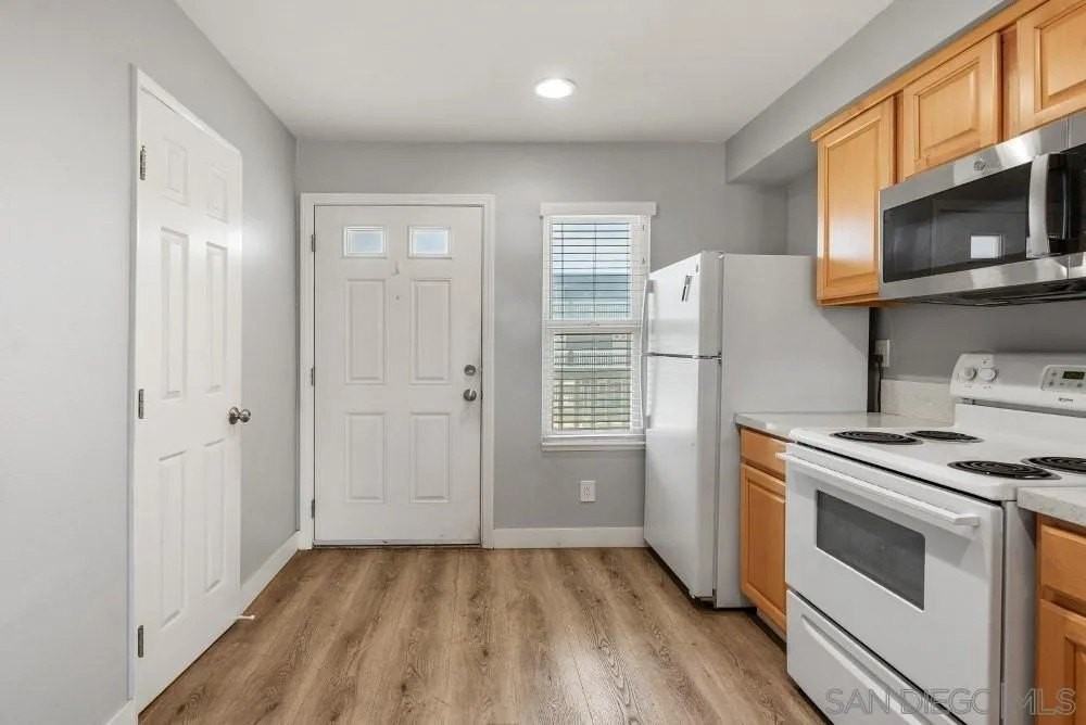 1111 Seacoast Dr - Photo 5 of 30