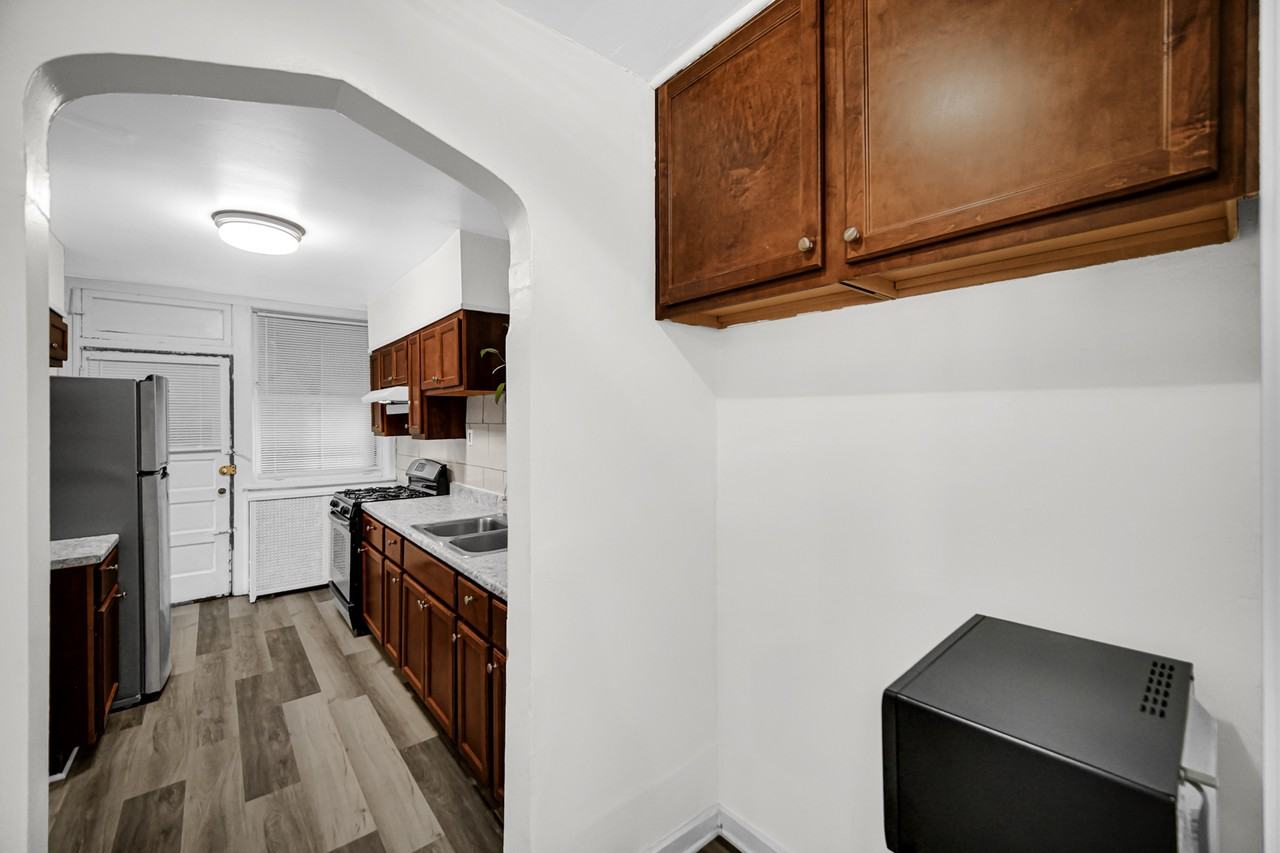 7428 S Bennett Ave Apt 1 - Photo 5 of 16