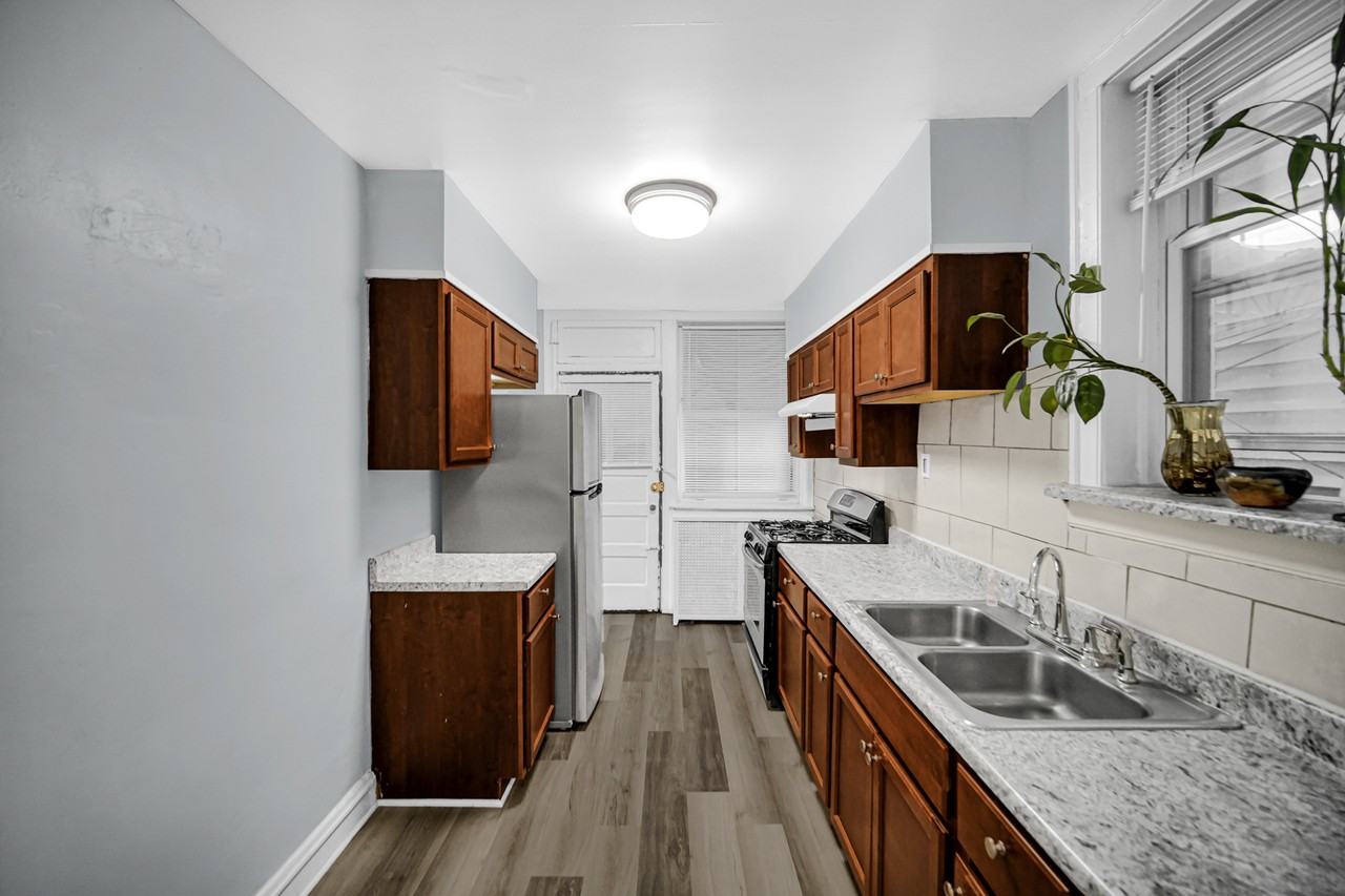 7428 S Bennett Ave Apt 1 - Photo 6 of 16