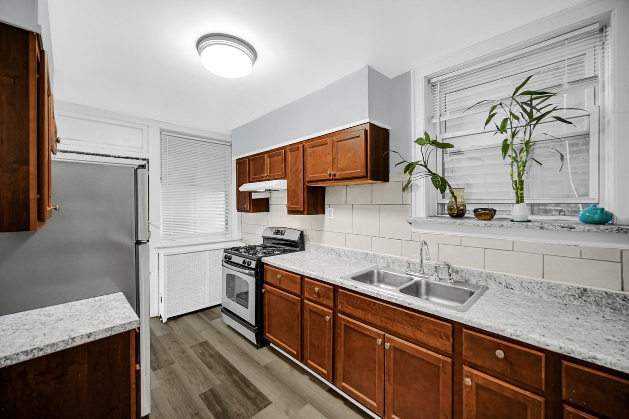 7428 S Bennett Ave Apt 1 - Photo 7 of 16