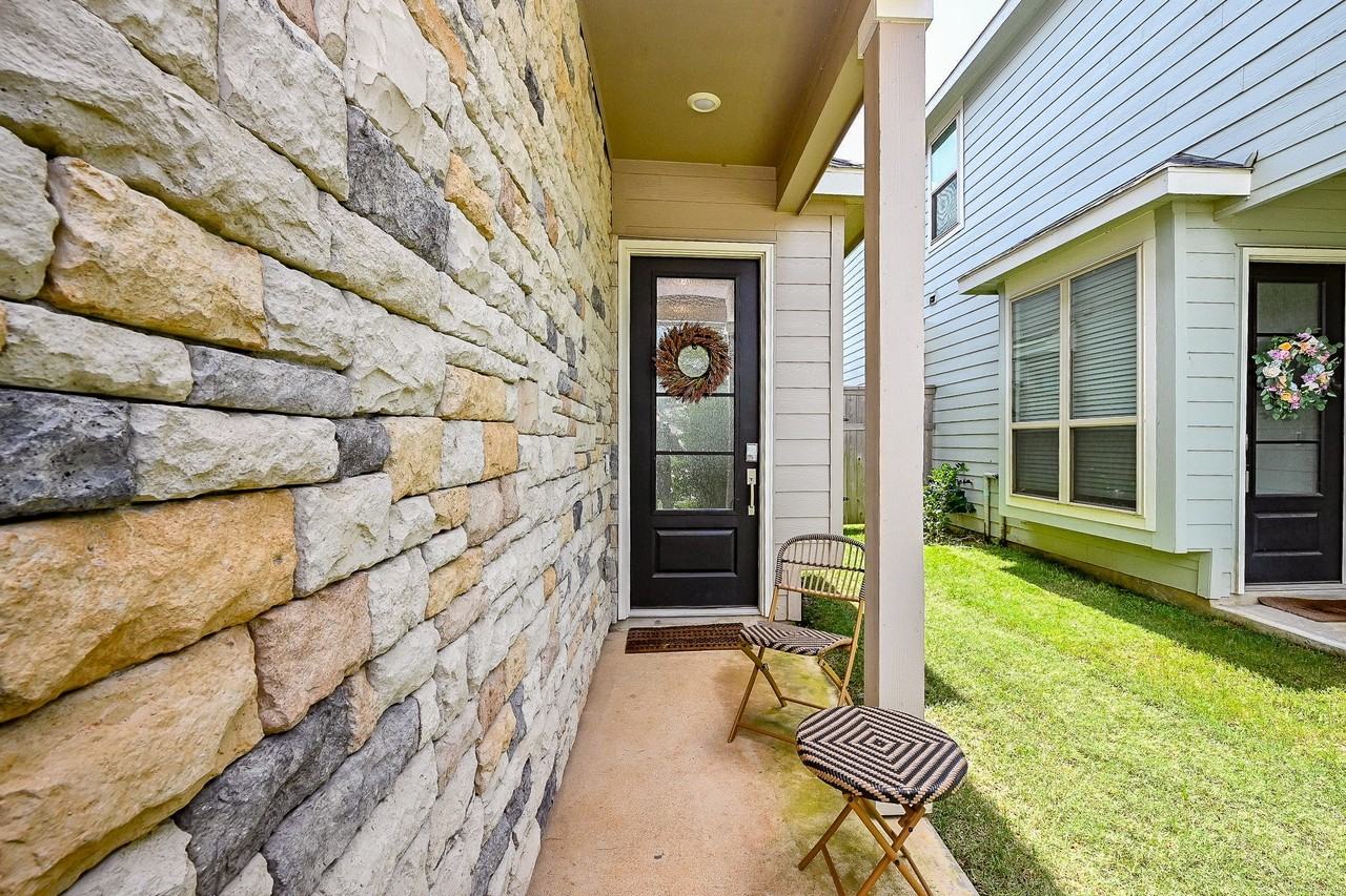 5630 Amber Brook Ln - Photo 2 of 32