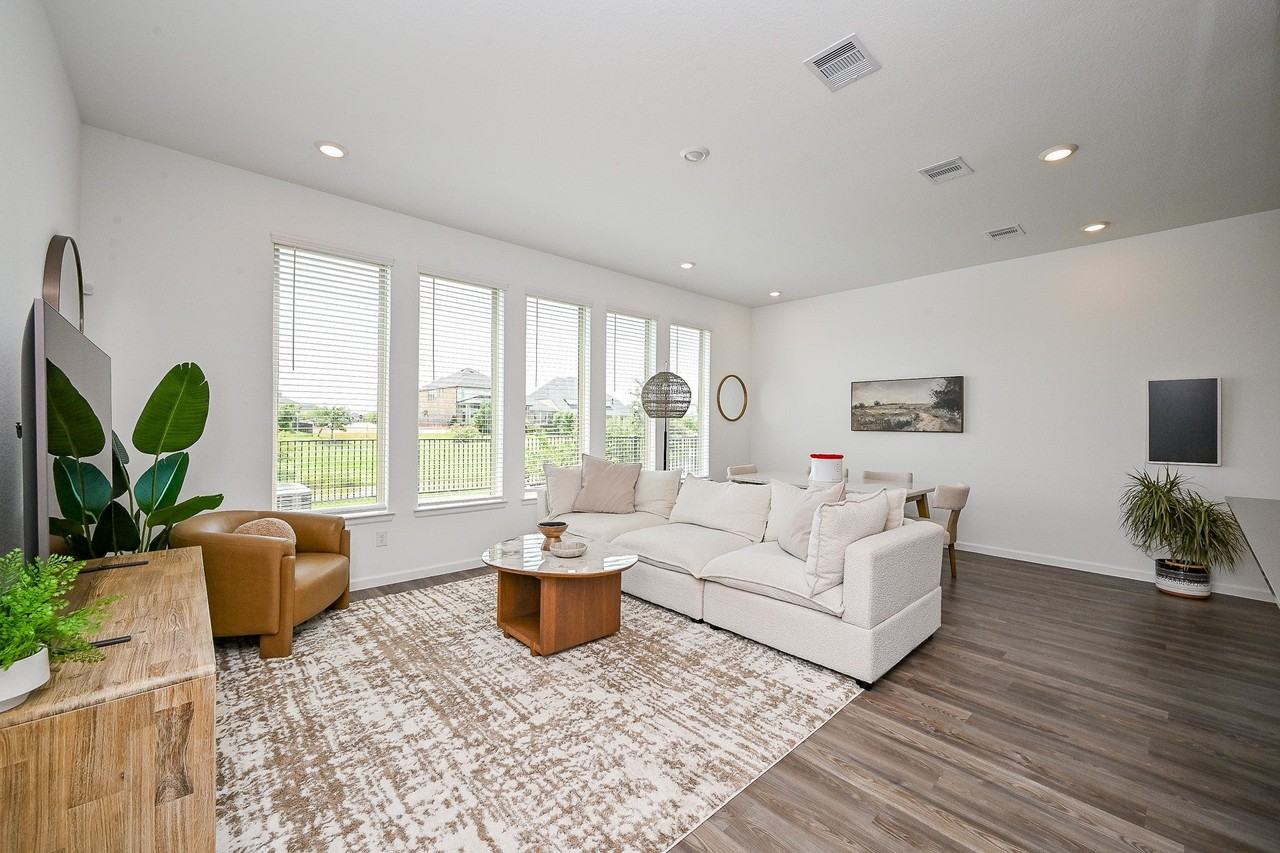 5630 Amber Brook Ln - Photo 5 of 32