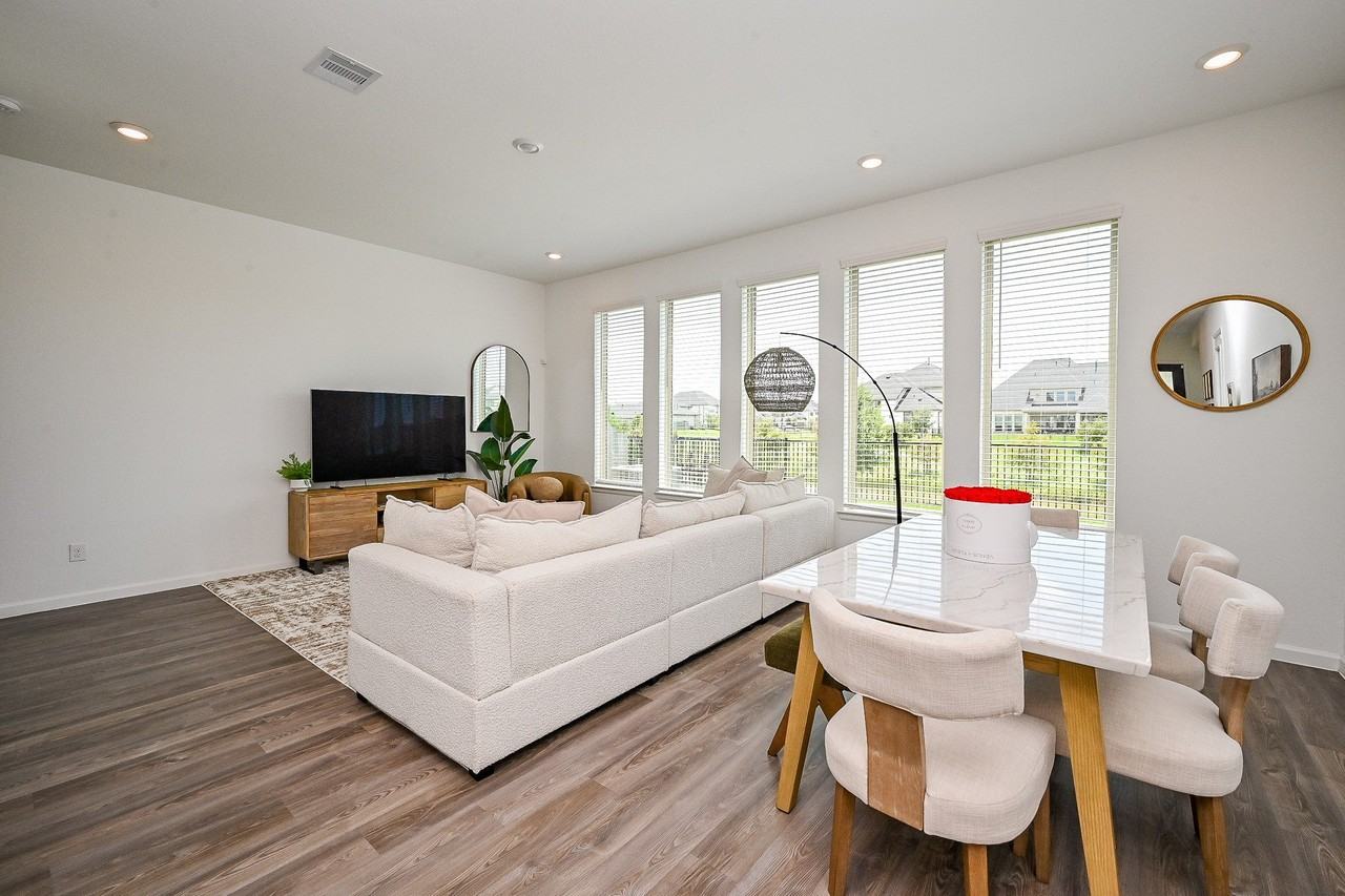 5630 Amber Brook Ln - Photo 7 of 32