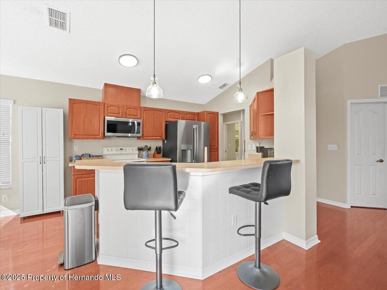 8484 Annapolis Rd - Photo 5 of 37