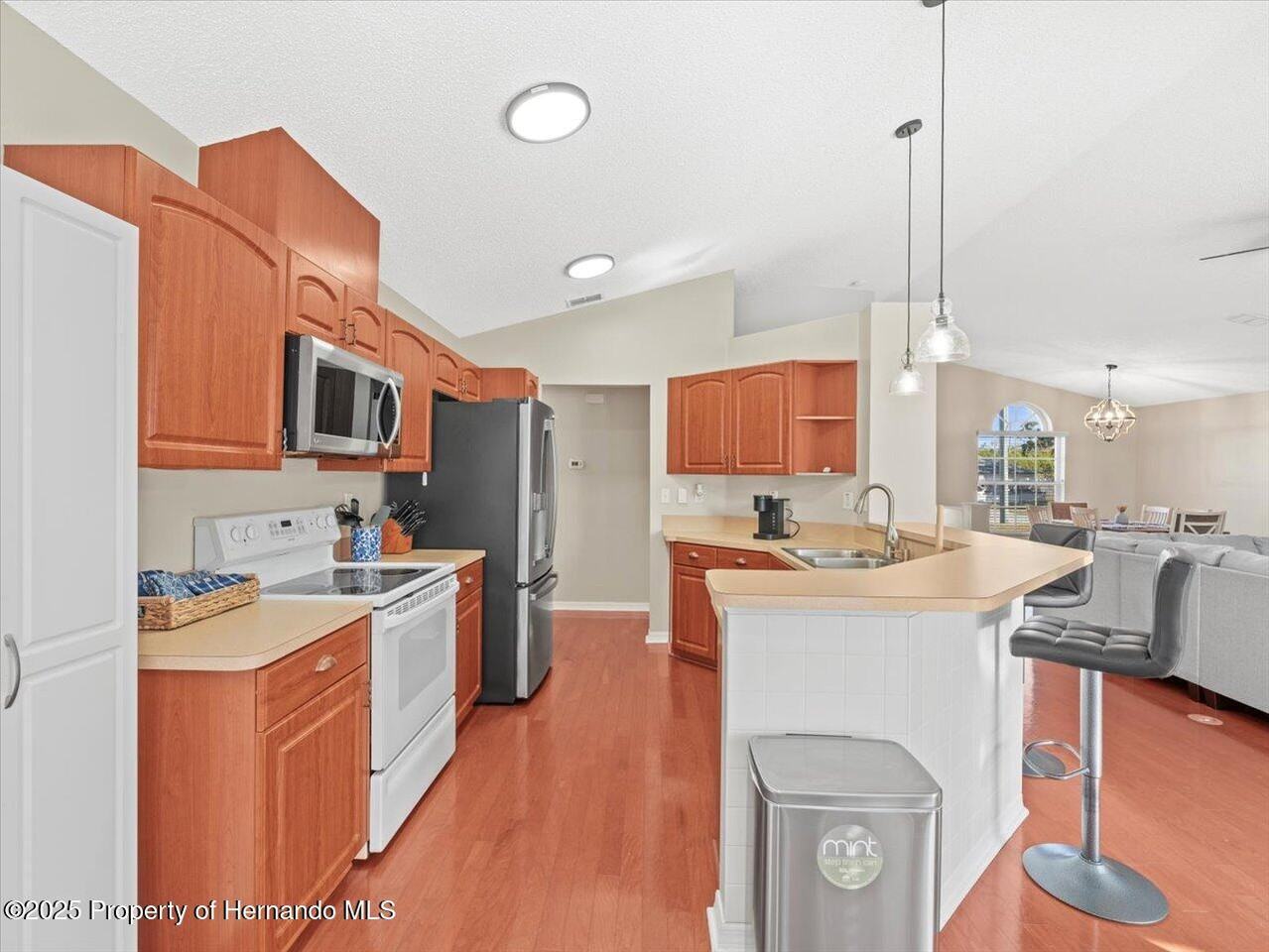 8484 Annapolis Rd - Photo 6 of 37