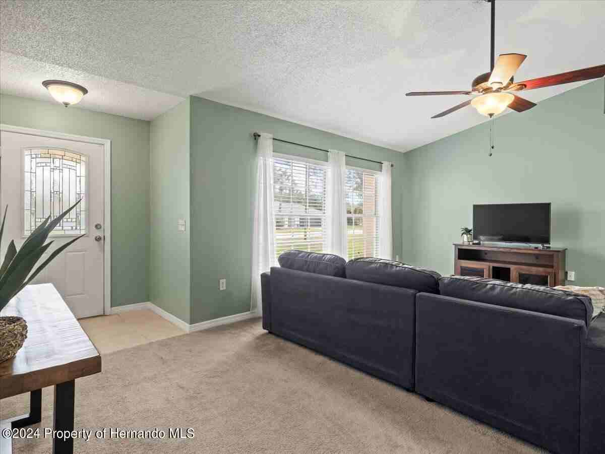 1335 Bentley Ave - Photo 7 of 38