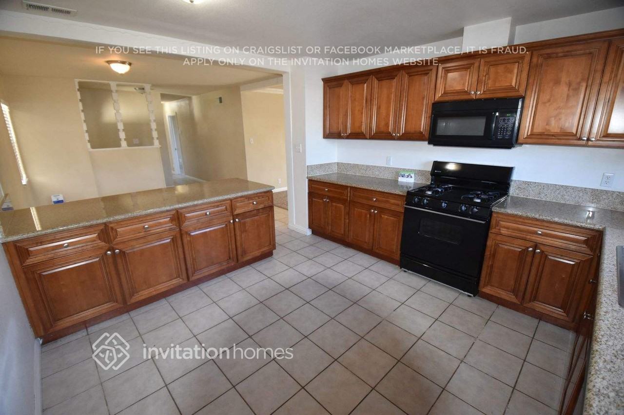 4200 Hines Ave - Photo 3 of 12