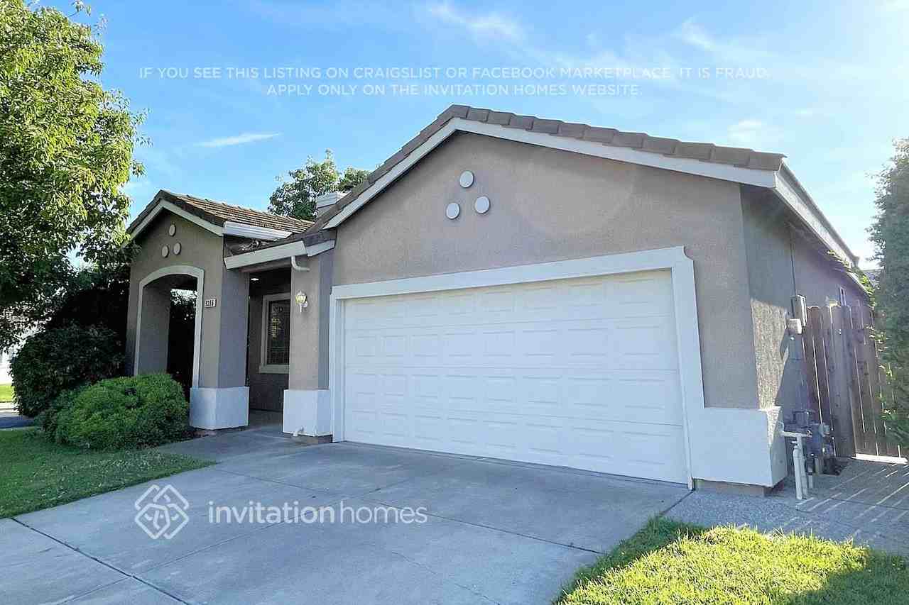 9396 Lakepoint Dr - Photo 2 of 15