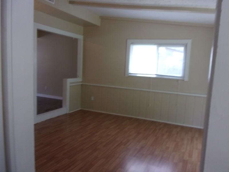 943 Annapolis Ave - Photo 3 of 12