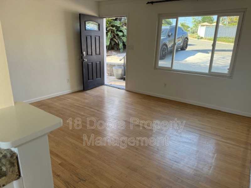 3237 Highview Dr - Photo 2 of 11