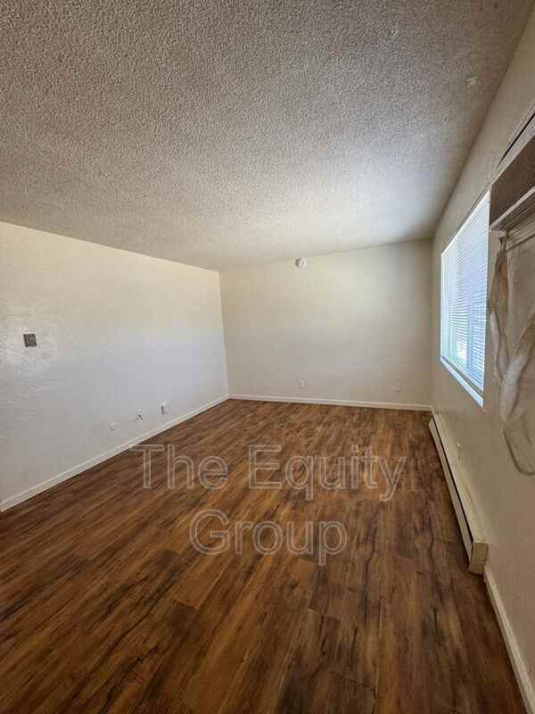 352 S Blackstone St #6 - Photo 3 of 14