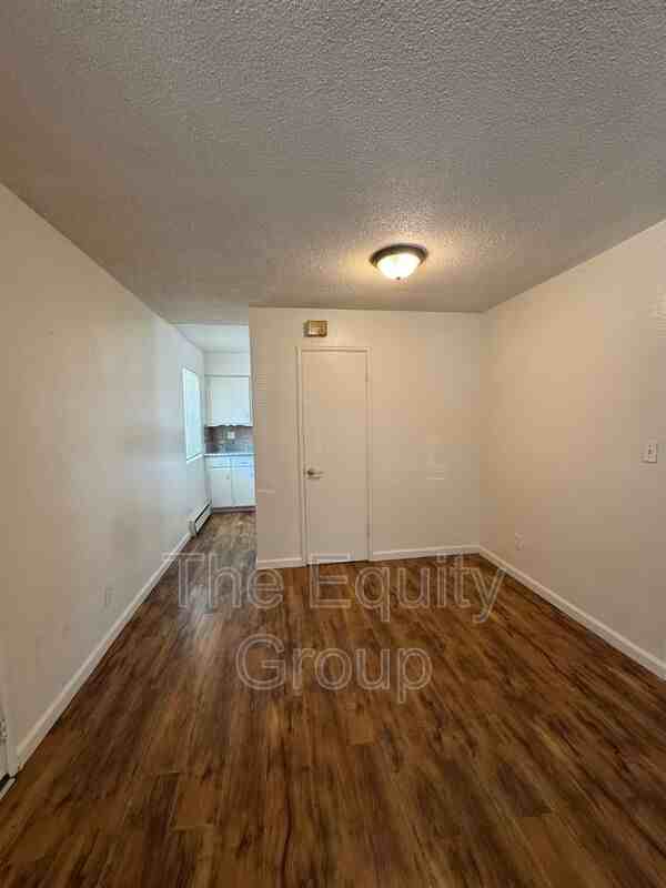 352 S Blackstone St #6 - Photo 4 of 14