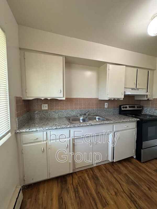 352 S Blackstone St #6 - Photo 5 of 14