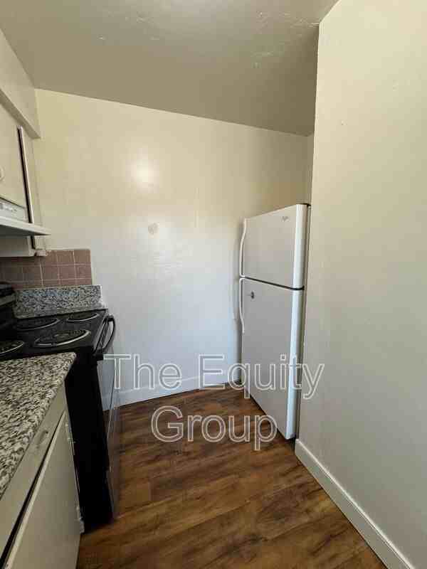 352 S Blackstone St #6 - Photo 6 of 14