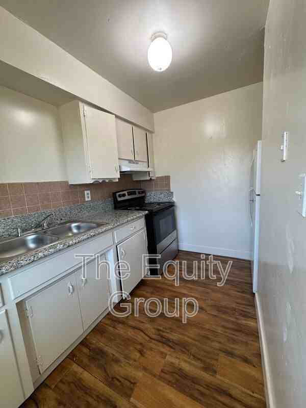 352 S Blackstone St #6 - Photo 7 of 14