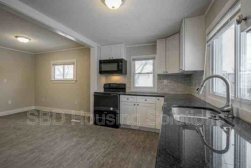 1211 S Maywood Ave - Photo 3 of 8