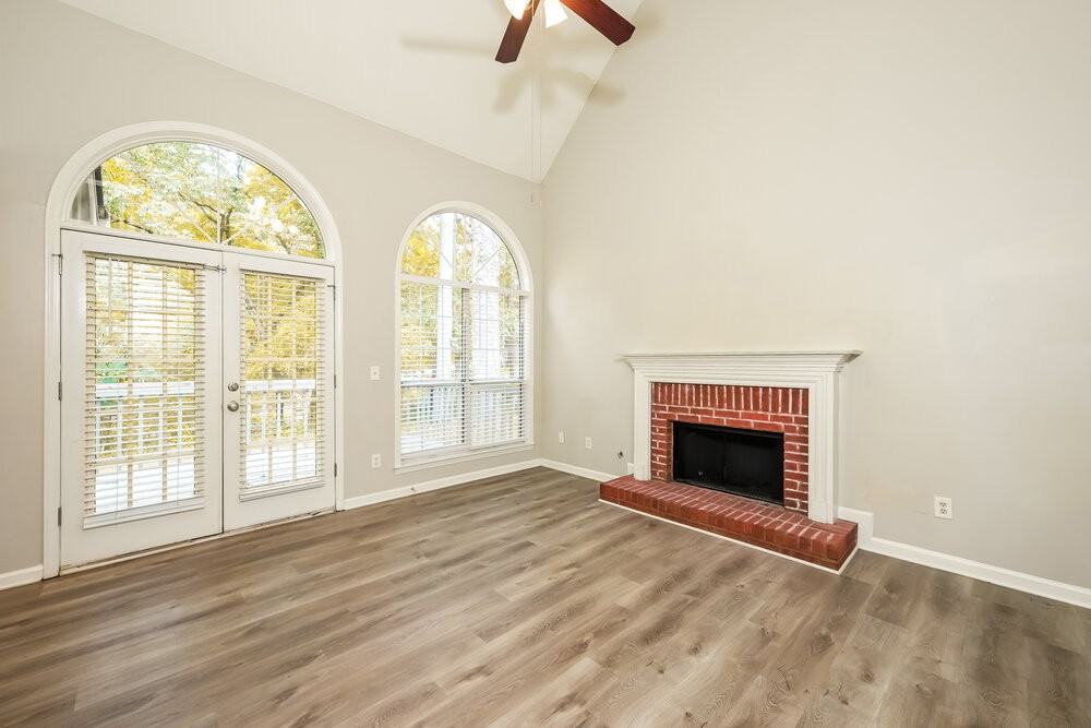 2092 Wedgewood Dr - Photo 4 of 17