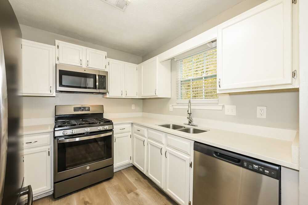 2092 Wedgewood Dr - Photo 7 of 17