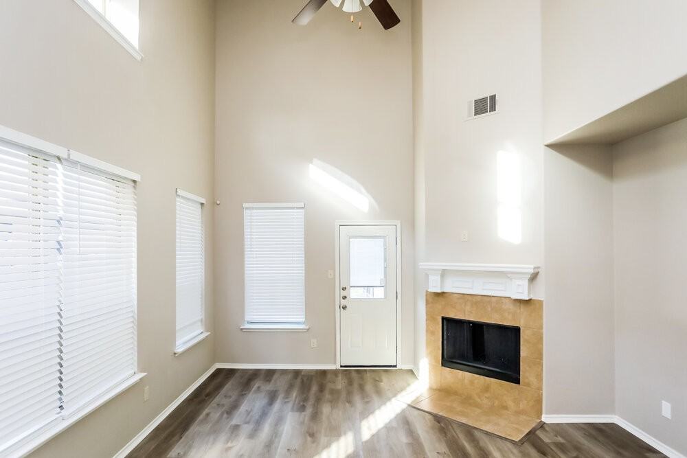 313 Haywood Cir - Photo 4 of 17
