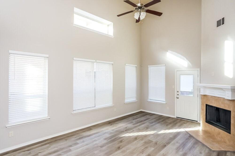 313 Haywood Cir - Photo 5 of 17