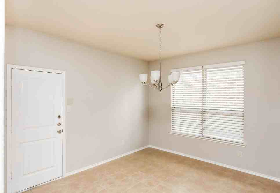 313 Haywood Cir - Photo 6 of 17