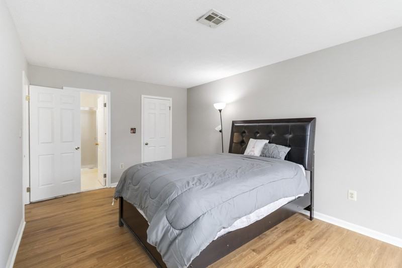 44 Vaughan Dr - Photo 2 of 28