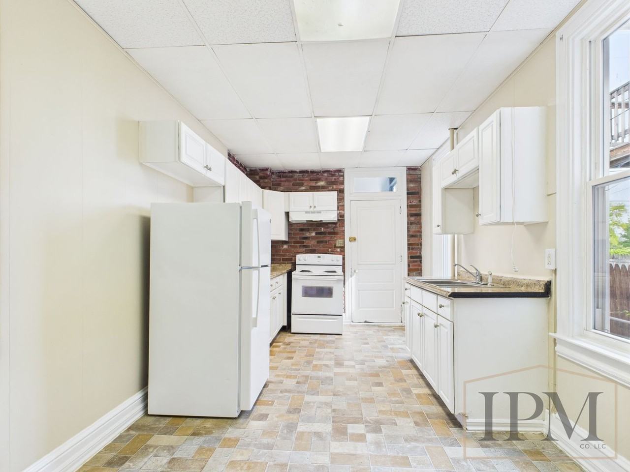 837 E Philadelphia St - Photo 4 of 21