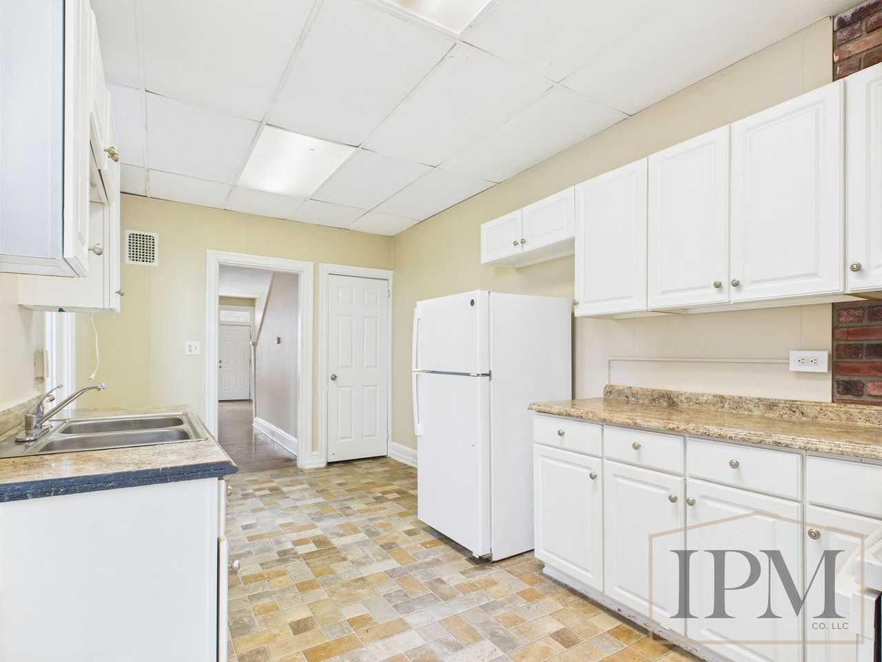 837 E Philadelphia St - Photo 5 of 21