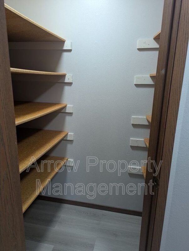 305 E N St - Photo 4 of 6