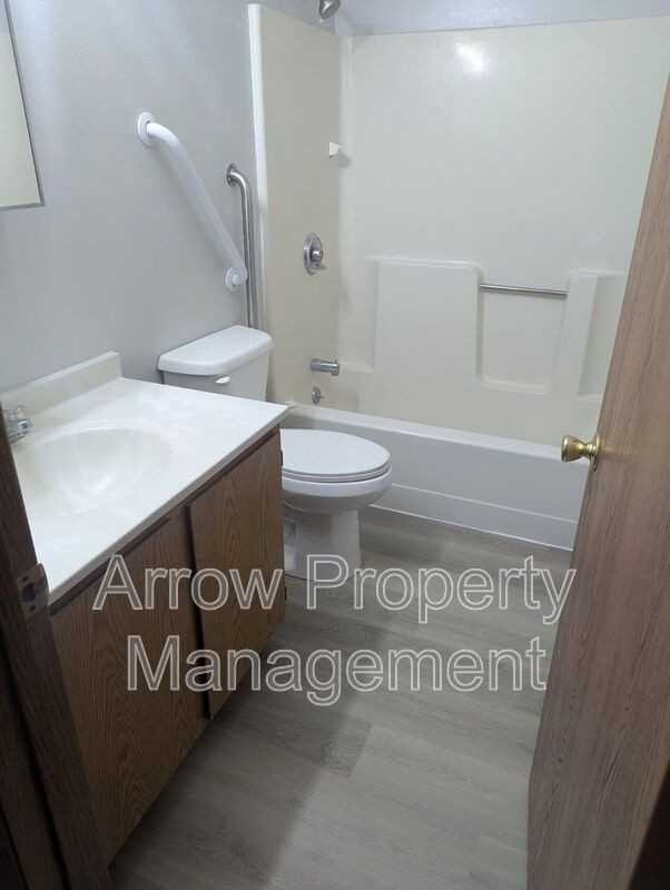 305 E N St - Photo 5 of 6