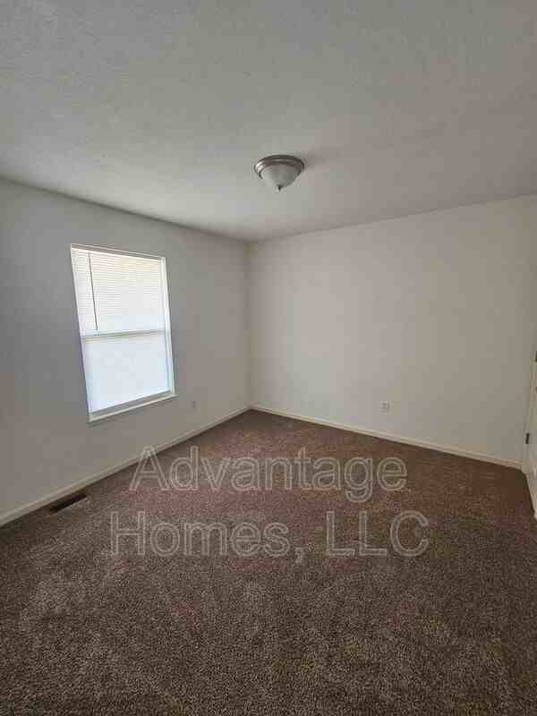 801 Johnson Cir - Photo 4 of 27